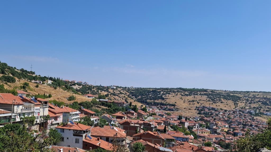 Denizli Güney: Red Tile Roofs, Hillside Architecture & Highland Panorama